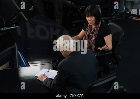 Tampa, Fl. USA. Aug 28, 2012-Chris Matthews, de l'intransigeant, entretiens avec le Daily Beast's Michelle Goldberg sur la plate-forme républicaine officielle et la politique d'avortement. Banque D'Images