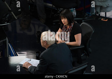 Tampa, Fl. USA. Aug 28, 2012-Chris Matthews, de l'intransigeant, entretiens avec le Daily Beast's Michelle Goldberg sur la plate-forme républicaine officielle et la politique d'avortement. Banque D'Images