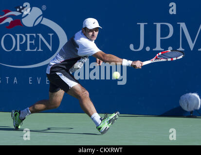 29 août 2012 - New York, New York, USA - Florent Serra de la France joue, Juan Martin Del Potro, de l'Argentine sur la troisième journée de l'US Open 2012 à l'USTA Billie Jean King National Tennis Center le 29 août 2012 à New York. (Crédit Image : © Javier Rojas/Prensa Internacional/ZUMAPRESS.com) Banque D'Images