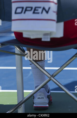 29 août 2012 - New York, New York, USA - Juan Martin Del Potro, de l'Argentine joue son premier tour masculin match contre Florent Serra de la France sur la troisième journée de l'US Open 2012 à l'USTA Billie Jean King National Tennis Center le 29 août 2012 à New York. (Crédit Image : © Javier Rojas/Prensa Internacional/ZUMAPRESS.com) Banque D'Images