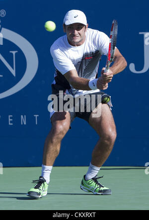 29 août 2012 - New York, New York, USA - Florent Serra de la France joue, Juan Martin Del Potro, de l'Argentine sur la troisième journée de l'US Open 2012 à l'USTA Billie Jean King National Tennis Center le 29 août 2012 à New York. (Crédit Image : © Javier Rojas/Prensa Internacional/ZUMAPRESS.com) Banque D'Images