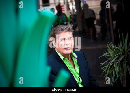 Johannesburg, Afrique du Sud. 30Th Aug 2012. David Hasselhoff arrive à l'Avastar de nuit sur 30 août 2012 à Johannesburg, Afrique du Sud. Hasselhoff participera au club lorsqu'il accueille l'Ultime Baywatch Beach Party le 1 septembre 2012. (Photo par Gallo Images / The Times / Daniel Né) Banque D'Images