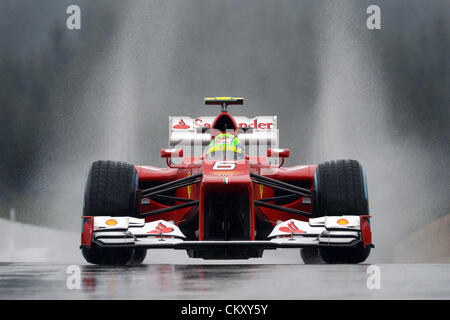 Spa, Belgique. 31e Août 2012. 31.08.2012. Spa Francorchamps, Belgique . Pilote de Formule 1 brésilien Felipe Massa, de Ferrari oriente sa voiture au cours de la première session de la pratique à la piste de course Circuit de Spa-Francorchamps près de Spa, Belgique, 31 août 2012. Le Grand Prix de Formule 1 de Belgique aura lieu le 02 septembre 2012. Credit : Action Plus de Sports / Alamy Live News Banque D'Images