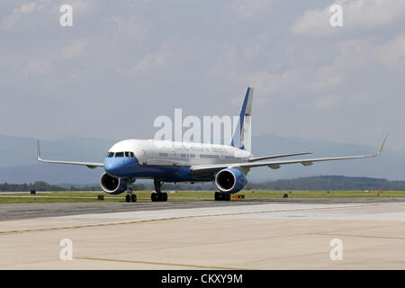 29 août 2012 - Charlottesville, Virginia, UNITED STATES - Le président Barack Obama's avion atterrit à l'aéroport de Charlottesville Albemarle/à Charlottesville, VA. (Crédit Image : © Andrew Shurtleff/ZUMAPRESS.com) Banque D'Images