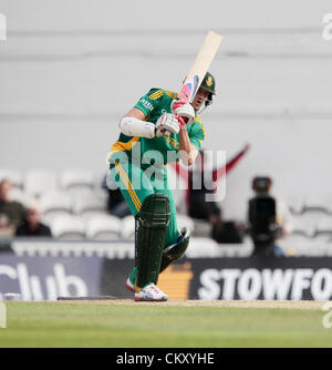 31-08-2012 Londres Angleterre Morne Morkel est joué par Jimmy Anderson pendant l'Angleterre v l'Afrique du Sud : 3e à l'ODI Natwest Kia Oval Cricket Ground Kennington Londres, en Angleterre. Banque D'Images