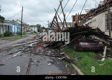 Vents d'Isaac renverser au sommet de quatre voitures en stationnement sur N. Miro et N. Columbus rues de la Nouvelle Orléans sur tôt mercredi matin, le 29 août 2012. Banque D'Images