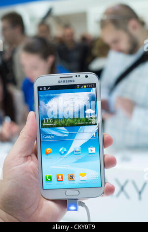 Détail du nouveau Samsung Galaxy Note II smart phone publié aujourd'hui, le 31 août 2012, le jour de l'ouverture de l'assemblée annuelle IFA (Internationale Funkausstellung ) ou l'électronique grand public et de produits électriques, qui ont eu lieu à Berlin Messe Salles Salon d'Allemagne. Banque D'Images