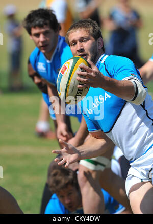 JOHANNESBURG, AFRIQUE DU SUD - 01 septembre, Frans Steyn reçoit le ballon au cours de l'équipe nationale de rugby sud-africain et session sur le terrain à la conférence de presse Sur kes 01 septembre 2012 à Johannesburg, Afrique du Sud Photo De Duif du Toit / Images Gallo Banque D'Images