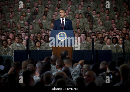 Le président américain Barack Obama traite de soldats le 31 août 2012 au cours d'une visite à Fort Bliss, au Texas. Banque D'Images