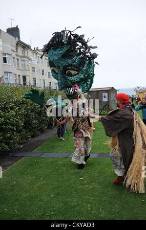 Brighton UK 2 Septembre 2012 -Artistes et fêtards s'en profiter des costumes fabuleux Parti Gay Village à Brighton Banque D'Images