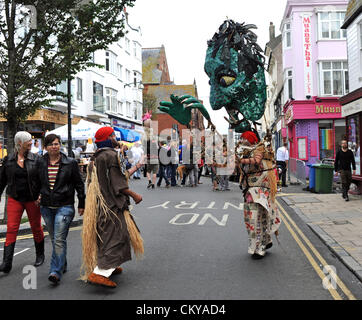 Brighton UK 2 Septembre 2012 -Artistes et fêtards s'en profiter des costumes fabuleux Parti Gay Village à Brighton Banque D'Images