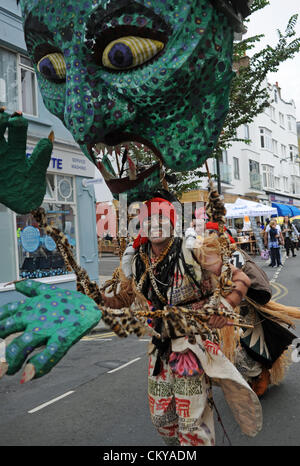 Brighton UK 2 Septembre 2012 -Artistes et fêtards s'en profiter des costumes fabuleux Parti Gay Village à Brighton Banque D'Images