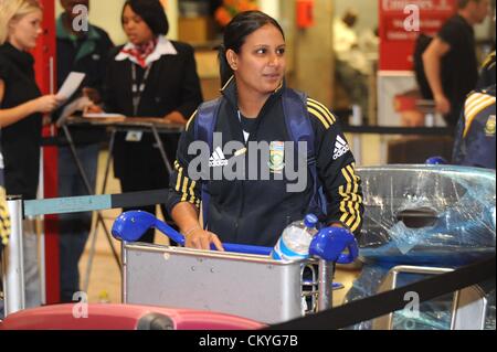 JOHANNESBURG, AFRIQUE DU SUD - 03 septembre, Trisha Chetty de l'Afrique du Sud au cours de l'équipe nationale de Cricket womens départ conférence de presse à l'aéroport international OR Tambo sur Septembre 03, 2012 à Johannesburg, Afrique du Sud Photo de Lee Warren / Images Gallo Banque D'Images