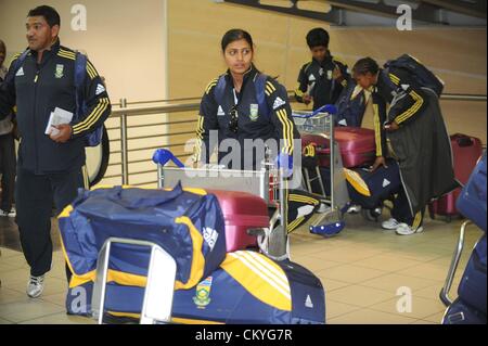 JOHANNESBURG, AFRIQUE DU SUD - Dinesha Devnarain 03 septembre, de l'Afrique du Sud, au cours de l'équipe nationale de Cricket womens départ conférence de presse à l'aéroport international OR Tambo sur Septembre 03, 2012 à Johannesburg, Afrique du Sud Photo de Lee Warren / Images Gallo Banque D'Images