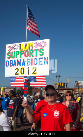 Detroit, Michigan - les membres de l'Union mars dans le défilé de la fête du Travail, en soutenant la réélection de Barack Obama. Banque D'Images