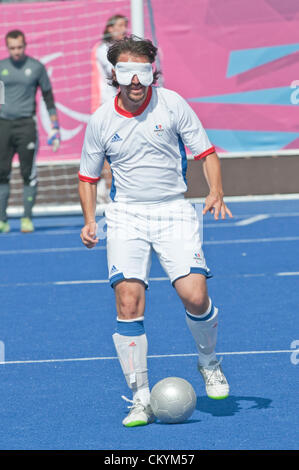 Stratford, London, UK. 4e septembre 2012. Frédéric Villeroux sur la balle au cours de la 5-côté match de football aveugle entre la France et la Turquie à la London 2012 Paralympic Games in Stratford, Londres, le 4 septembre, 2012 Banque D'Images