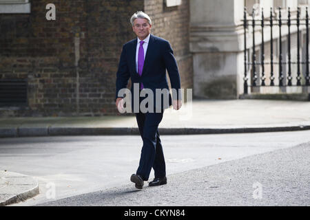 Remaniement ministériel, Downing Street, Londres, Angleterre, Royaume-Uni. 4e septembre 2012. Andrew Mitchell arrive à Downing Street pour prendre son nouveau poste de whip en chef du gouvernement de coalition dans le remaniement ministériel. Crédit : Jeff Gilbert / Alamy Live News Banque D'Images