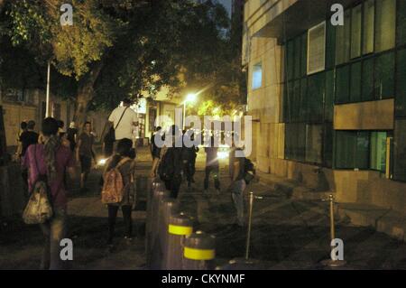 Le Caire, Égypte. 4e septembre 2012. Les manifestants égyptiens se sont affrontés avec les forces de sécurité lors d'une marche de protestation à l'ambassade de Syrie à l'appui du peuple syrien au Caire le mardi, 4 septembre 2012. Les manifestants voulaient fermer l'ambassade du Président Bashar Assad's gouvernement syrien en signe de protestation contre le meurtre du gouvernement de civils syriens. (Crédit Image : Crédit : Cliff Cheney/ZUMAPRESS.com/Alamy Live News) Banque D'Images