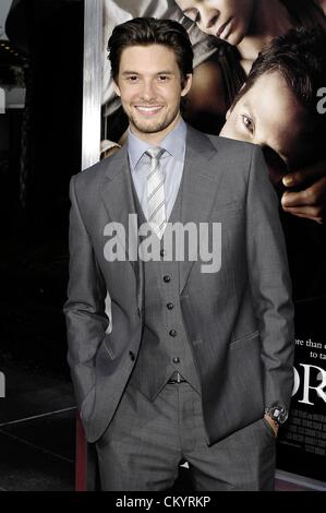 Ben Barnes au niveau des arrivées pour les mots Premiere, l'ArcLight Cinemas, Los Angeles, CA le 4 septembre 2012. Photo par : Michael Germana/Everett Collection Banque D'Images