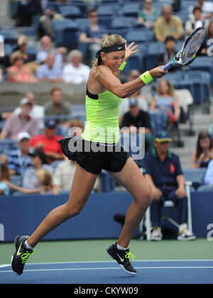Flushing Meadows, New York, USA. 4e septembre 2012. Victoria Azarenka de Bulgarie en action, en battant Samantha Stosur de l'Australie en quart de finale de l'US Open Tennis Tournament à la Billie Jean King National Tennis Center de Flushing, New York. Banque D'Images