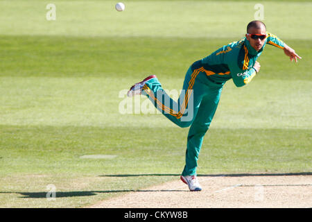 05/09/2012 à Nottingham, Angleterre. JP de l'Afrique du Sud lors de la 5ème bowling Duminy Nat West un jour match de cricket international entre l'Angleterre et l'Afrique du Sud et a joué à Trent Bridge Cricket Ground : crédit obligatoire : Mitchell Gunn Banque D'Images