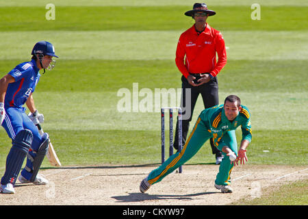 05/09/2012 à Nottingham, Angleterre. Doyen de l'Afrique du Sud lors de la 5ème d'Elgar Nat West un jour match de cricket international entre l'Angleterre et l'Afrique du Sud et a joué à Trent Bridge Cricket Ground : crédit obligatoire : Mitchell Gunn Banque D'Images