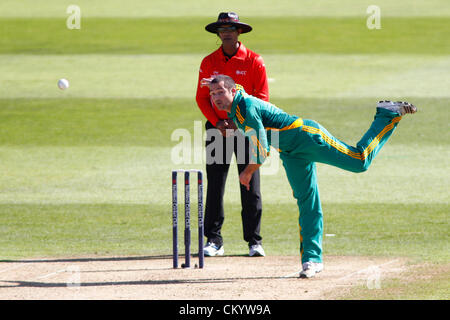 05/09/2012 à Nottingham, Angleterre. Doyen de l'Afrique du Sud lors de la 5ème d'Elgar Nat West un jour match de cricket international entre l'Angleterre et l'Afrique du Sud et a joué à Trent Bridge Cricket Ground : crédit obligatoire : Mitchell Gunn Banque D'Images