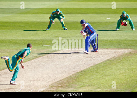 05/09/2012 à Nottingham, Angleterre. Wayne de l'Afrique du Sud de l'Angleterre et bowling Parnell Craig Kieswetter batting au cours de la 5ème Nat West un jour match de cricket international entre l'Angleterre et l'Afrique du Sud et a joué à Trent Bridge Cricket Ground : crédit obligatoire : Mitchell Gunn Banque D'Images