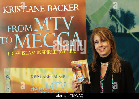 Le 5 septembre 2012 - London, Londres, Royaume-Uni - l'ancien présentateur de MTV Kristiane Backer (avait une relation avec le Pakistan cricket Imran Khan) avec son autobiographie 'de MTV à La Mecque' au Palais de Westminster à Londres, Royaume-Uni. 31.07.2012 (crédit Image : ©/ZUMAPRESS.com) Liasi Theodore Banque D'Images