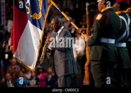 Le 5 septembre 2012 - Charlotte, Caroline du Nord, USA - Branford Marsalis joue l'hymne national à la Time Warner Cable Arena lors de la Convention nationale démocrate de 2012, à Charlotte, Caroline du Nord. Le 5 septembre, 2012 Photographie par Mary F. Calvert (crédit Image : © Mary F. Calvert/ZUMAPRESS.com) Banque D'Images