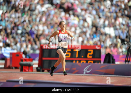 23.07.2010 Londres, Angleterre. Stade olympique. Women's 400m T37 série 1 2 Chaleur. Maike Hausberger (GER) en action au cours de jour 8 des Jeux Paralympiques du Stade Olympique. Banque D'Images