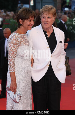 ROBERT REDFORD & SIBYLLE SZAGGARS LA COMPAGNIE que vous gardez. PREMIERE. 69ème FESTIVAL DU FILM DE VENISE. Venise ITALIE 06 Septembre 2012 Banque D'Images