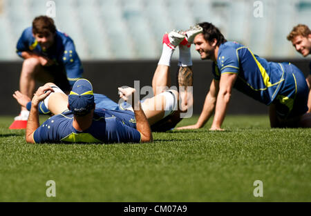 07.09.2012 Perth, Australie. Les joueurs australiens préchauffer avant les capitaines exécuté avant que le Edge Castrol match de rugby entre l'Australie et l'Afrique de Patersons Stadium. Banque D'Images