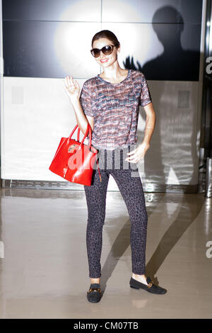 Le 7 septembre 2012, Narita, Japon - modèle australien Miranda Kerr arrive à l'Aéroport International de Narita, dans la préfecture de Chiba, au Japon. Kerr est au Japon pour promouvoir Samantha Thavasa. (Photo Christopher Jue/AFLO) Banque D'Images