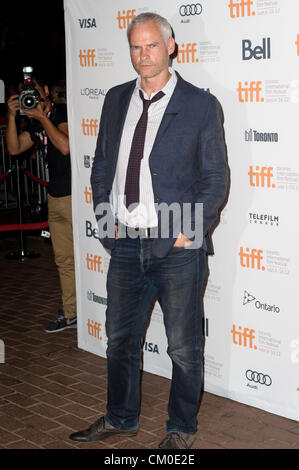 7 septembre 2012 - Toronto, Ontario, Canada - Cinéaste MARTIN MCDONAGH assiste à la même 'psychopathes' premiere pendant le Festival International du Film de Toronto 2012 tenue à Ryerson Theatre Le 7 septembre 2012 à Toronto, Canada (crédit Image : ©/ZUMAPRESS.com) Vidyashev Igor Banque D'Images