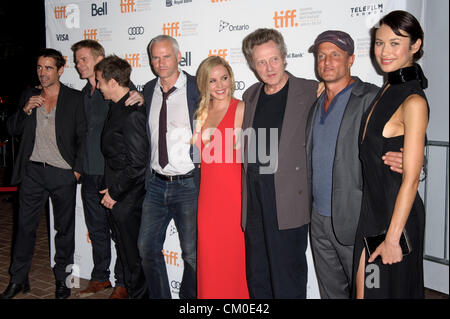 7 septembre 2012 - Toronto, Ontario, Canada - (L-R) l'acteur Colin Farrell, producteur GRAHAM BROADBENT, l'acteur SAM ROCKWELL, le réalisateur Martin MCDONAGH et acteurs Abbie Cornish, CHIRSTOPHER WALKEN, Woody Harrelson et Olga Kurylenko assister à la même 'psychopathes' premiere pendant le Festival International du Film de Toronto 2012 tenue à Ryerson Theatre Le 7 septembre 2012 à Toronto, Canada (crédit Image : ©/ZUMAPRESS.com) Vidyashev Igor Banque D'Images