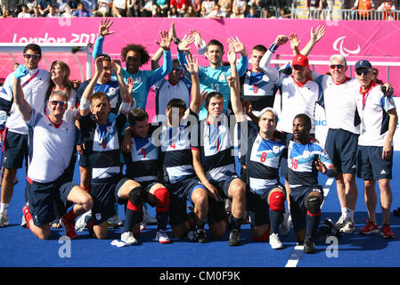 Londres, Royaume-Uni. 8 septembre 2012. 08.09.2012. Londres, Angleterre. Les Jeux Paralympiques GO Men's 5-a-side team huddle et dire adieu à David Clarke après avoir joué son dernier match international pour la Grande Bretagne après avoir gagné 2-0 contre la Turquie à 7e place au classement général lors de la 10 Journée des Jeux Paralympiques de Londres à partir de la rive Arena Crédit : Action Plus de Sports / Alamy Live News Banque D'Images