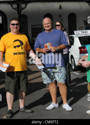 Brighton UK 8 Septembre 2012 - RMT dirigeant syndical Bob Crow (centre en chemise bleue) s'est joint à protester contre les travailleurs des chemins de fer Banque D'Images