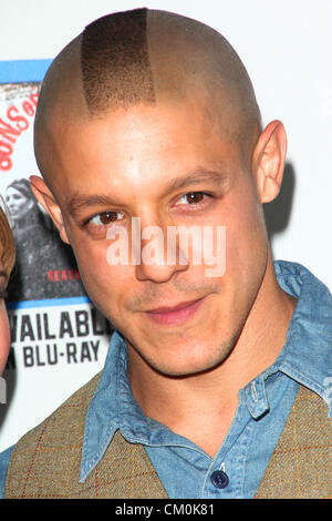 9 septembre 2012 - Los Angeles, Californie, États-Unis - Theo Rossi assiste à la première projection de la saison 5 de SONS OF ANARCHY FX le 8 septembre 2012, Westwood Village Theatre Los Angeles.CA.USA.(Image Crédit : Â©/TLeopold ZUMAPRESS.com)/Photos Globe Banque D'Images