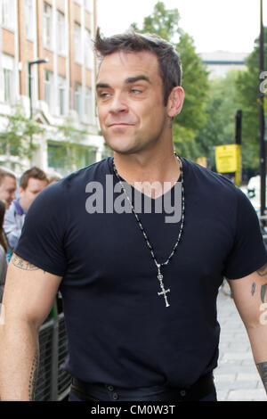 Londres, Royaume-Uni. 10 septembre 2012. Robbie Williams visites BBC Radio 1 London, 10 septembre 2012 à Londres, U Crédit : Wayne Howes / Alamy Live News Banque D'Images