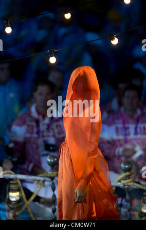 La chanteuse pop Rihanna joue sur la scène à l'occasion de la cérémonie de clôture des Jeux Paralympiques de Londres 2012 Banque D'Images