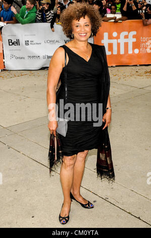 9 septembre 2012 - Toronto, Ontario, Canada - la militante Angela Davis participe à 'Free Angela & tous les prisonniers politiques" au cours de la premiere 2012 Toronto International Film Festival, au Roy Thomson Hall le 9 septembre 2012 à Toronto, Canada. (Crédit Image : © Vidyashev ZUMAPRESS.com)/Igor Banque D'Images