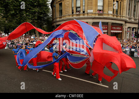 10.09.2012. Trafalgar Square Londres Angleterre Grande-bretagne Olympics &AMP ; nos athlètes paralympiques équipe plus grande Parade.Les images prises à Trafalgar Square Londres Jeux Olympiques de l'équipe Go foule &AMP ; l'équipe paralympique de parade à la Mansion House Mall Londres Banque D'Images