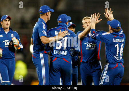 10/09/2012 Manchester, Angleterre. Luke Wright célèbre un guichet au cours du 2e Nat West T20 cricket entre l'Angleterre et l'Afrique du Sud a joué à Old Trafford Cricket Ground : crédit obligatoire : Mitchell Gunn Banque D'Images