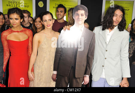 10 septembre 2012 - Los Angeles, Californie, États-Unis - Nina Dobrev,Emma Watson, Ezra Miller assistant à la première de Los Angeles ''Les avantages d'être une giroflée'' tenue à l'Arclight Cinerama Dome, à Hollywood, Californie le 10 septembre 2012. Crédit Image : 2012(Photo : D. Long/Globe Photos/ZUMAPRESS.com)/Alamy Live News Banque D'Images