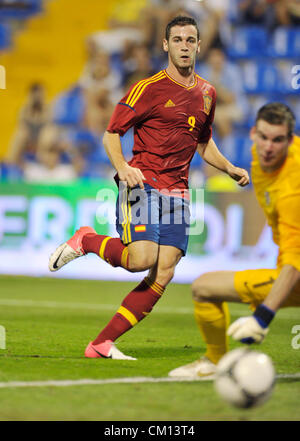 Alicante, Espagne. 10 septembre 2012. Alvaro Vazquez de l'Espagne marque un but contre le gardien Simon Sluga dans le match de qualification de l'Espagne contre la Croatie pour les moins de 21 ans Championnat d'Israël de football en 2013 Rico Perez Stadium à Alicante, Espagne le 10.9.2012 Banque D'Images