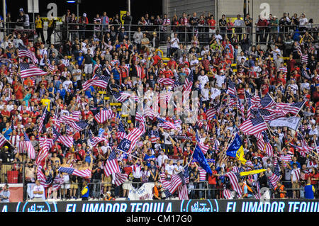 Columbus, Ohio, USA. 11 septembre 2012. La vague des fans stars and stripes sur le 11e anniversaire de la tragédie du 11 septembre. Banque D'Images