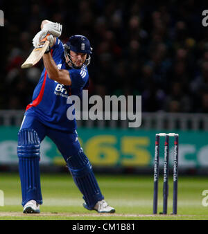 12/09/2012 Angleterre, Edgbaston. Michael Lumb batting au cours de la 3ème Nat West T20 cricket entre l'Angleterre et l'Afrique du Sud a joué à Edgbaston Cricket Ground : crédit obligatoire : Mitchell Gunn Banque D'Images