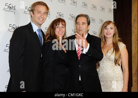 Dylan les ponts, ponts, Wendy Deruelle Beau des ponts, des ponts à Emily pour des arrivées Theatre West 50e anniversaire Taglyan Gala, le complexe culturel, Los Angeles, CA Septembre 13, 2012. Photo par : Sara Cozolino/Everett Collection Banque D'Images