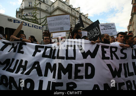 Londres, Royaume-Uni, 14/09/2012, les musulmans démontrent à l'ambassade américaine à Londres. S'opposent à l'anti-islamisme film 'Innocence des musulmans" qui insulte Mohammed Mario Mitsis / Alamy Live News Banque D'Images